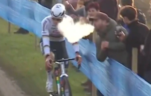 Van der Poel se znovu stal terčem nevhodného chování fanoušků